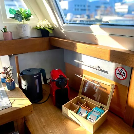 Houseboat - Flottante Romantique Au Port De Úszó hotel *