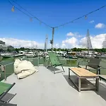 Botel Houseboat - Flottante Romantique Au Port De *