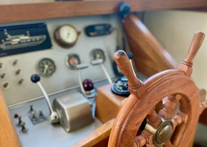 Houseboat - Flottante Romantique Au Port De *